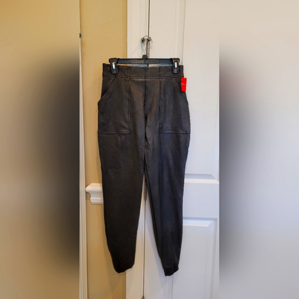 Spanx leather like jogger NWT Small black
